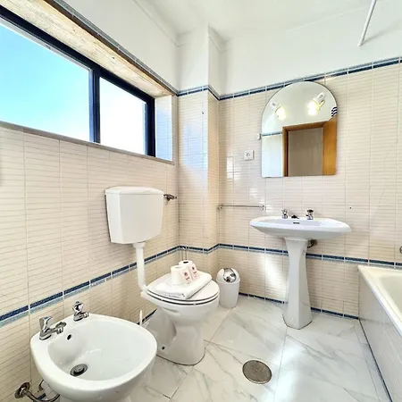 Vintage 2 With Pool By Homing Apartman